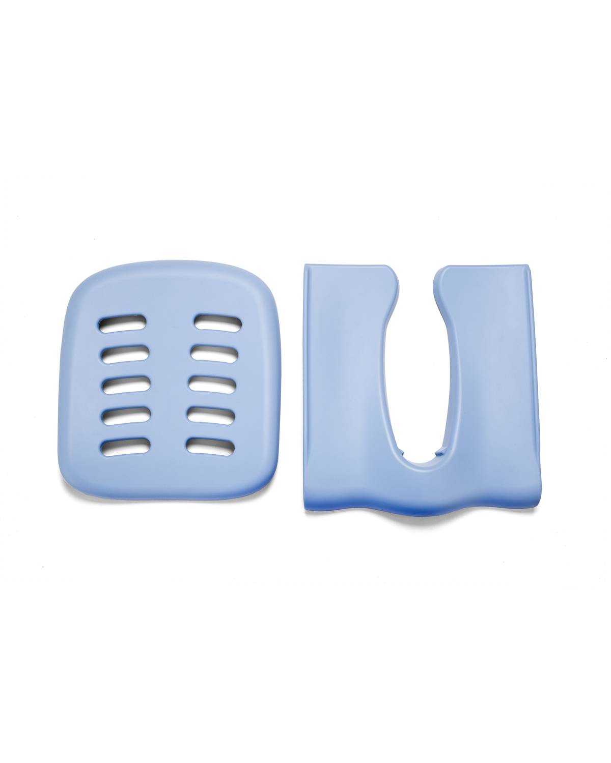 Encoixinat seient i respatller obert