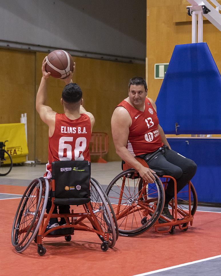 Nuevas sillas de ruedas para el equipo de baloncesto Rehagirona - Bàsquet Girona