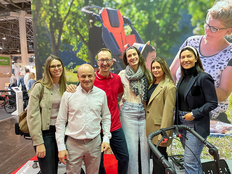 Paula, Jordi, Jiri Kotik, Guadalupe, Meritxell y Estel, en el stand de Patron