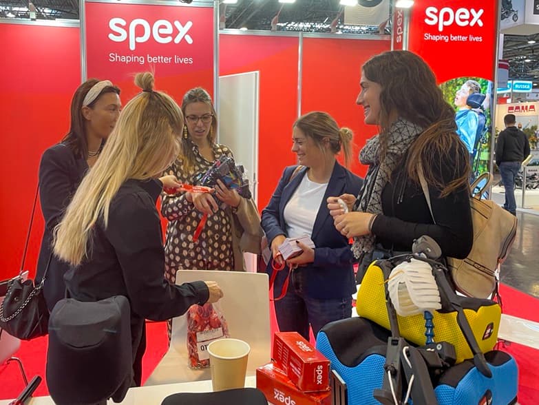 Sofía Bello, Estel, Paula, Meritxell y Guadalupe, en el stand de Spex