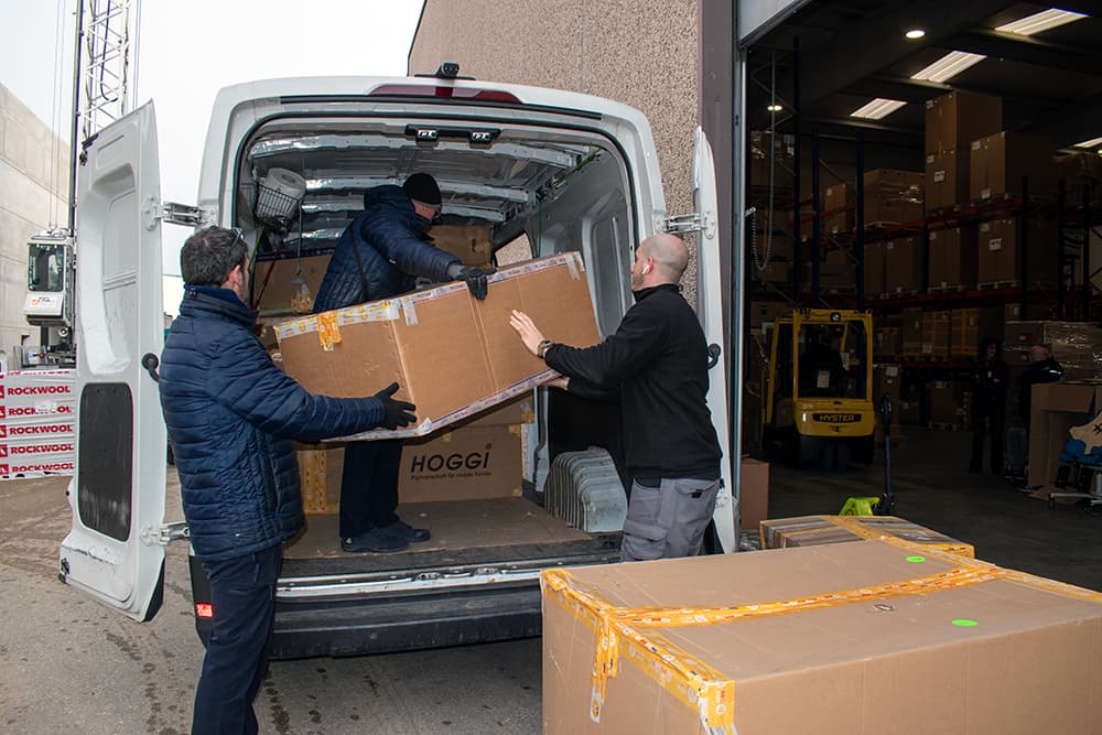Rehagirona realitza un donatiu de diferents productes de suport a Mifas