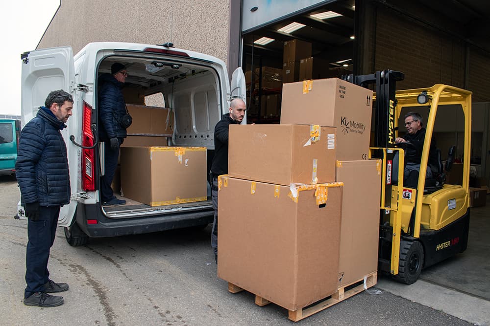 Rehagirona realitza un donatiu de diferents productes de suport a Mifas